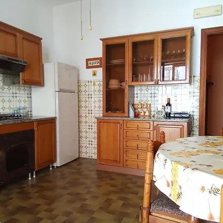 Badolato Casa Vacanze 3 Matrimoniali * 바돌라토스타지오네